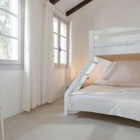 Charming Loft In Venetian Vila